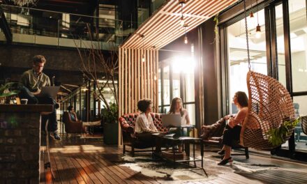 Savills: zacierają się różnice w kosztach najmu tradycyjnego biura i powierzchni flex  w Sydney i Singapurze